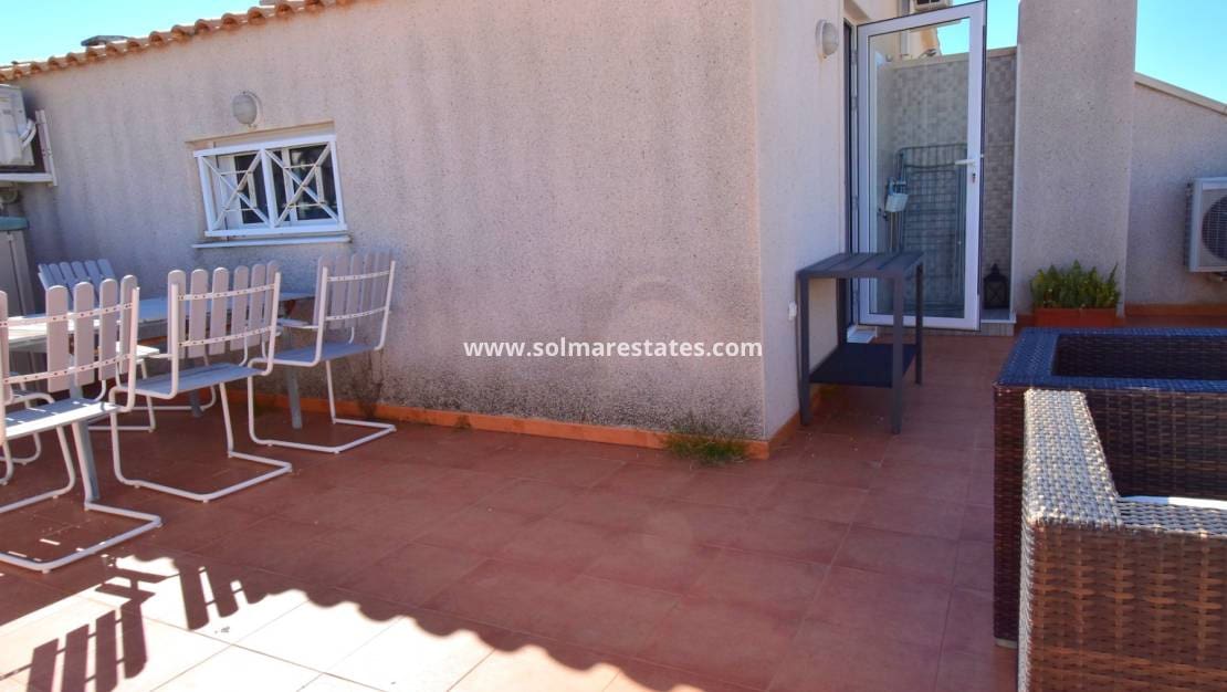 3 soveværelse Lejlighed til salg i Playa Flamenca med swimmingpool - € 240.000 (Ref: 9867800)