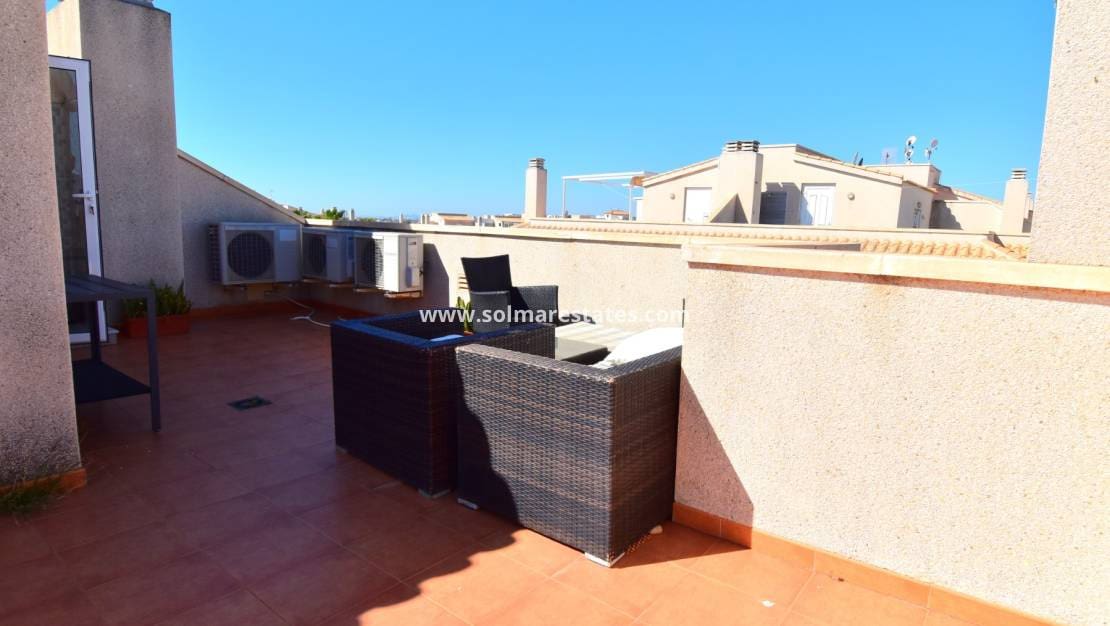 3 soveværelse Lejlighed til salg i Playa Flamenca med swimmingpool - € 240.000 (Ref: 9867800)