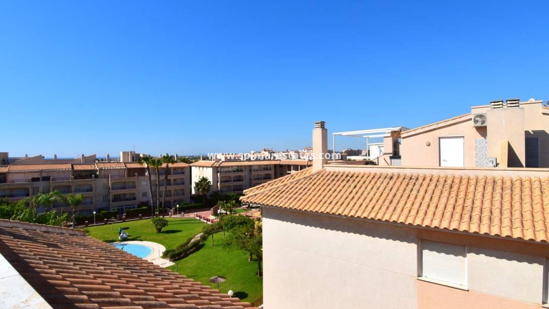 3 soveværelse Lejlighed til salg i Playa Flamenca med swimmingpool - € 240.000 (Ref: 9867800)
