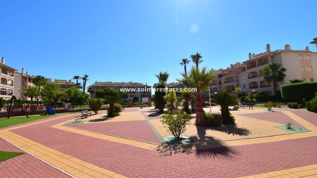 3 soveværelse Lejlighed til salg i Playa Flamenca med swimmingpool - € 240.000 (Ref: 9867800)