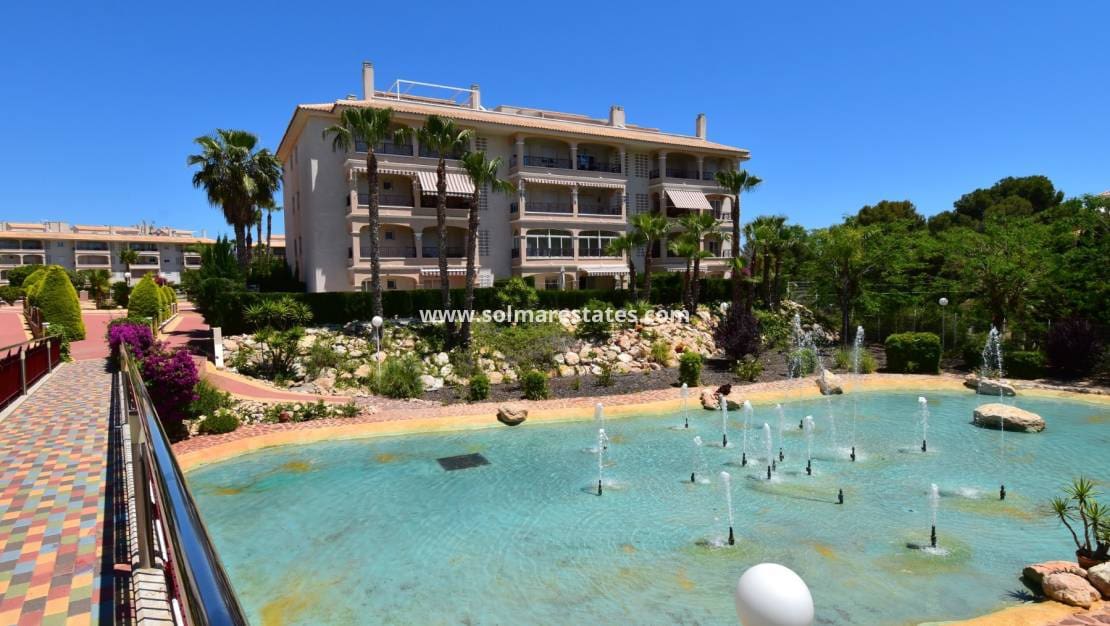3 soveværelse Lejlighed til salg i Playa Flamenca med swimmingpool - € 240.000 (Ref: 9867800)