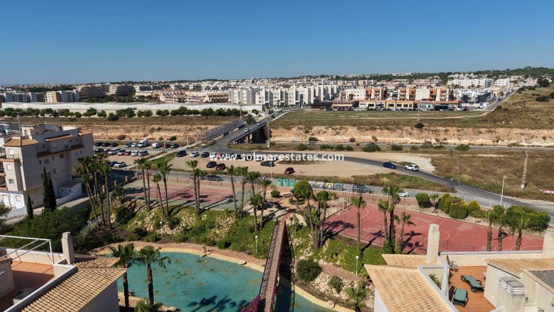 3 soveværelse Lejlighed til salg i Playa Flamenca med swimmingpool - € 240.000 (Ref: 9867800)