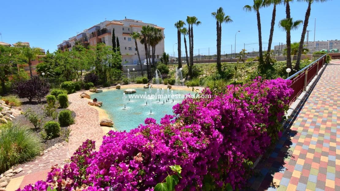 3 soveværelse Lejlighed til salg i Playa Flamenca med swimmingpool - € 240.000 (Ref: 9867800)