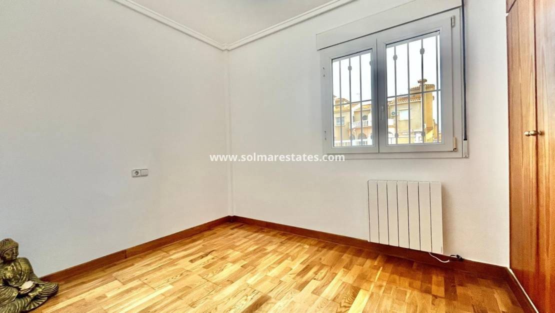 3 chambre Villa/Maison Semi-Mitoyenne à vendre à Playa Flamenca avec piscine - 229 000 € (Ref: 9872101)