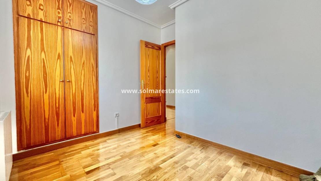 3 chambre Villa/Maison Semi-Mitoyenne à vendre à Playa Flamenca avec piscine - 229 000 € (Ref: 9872101)