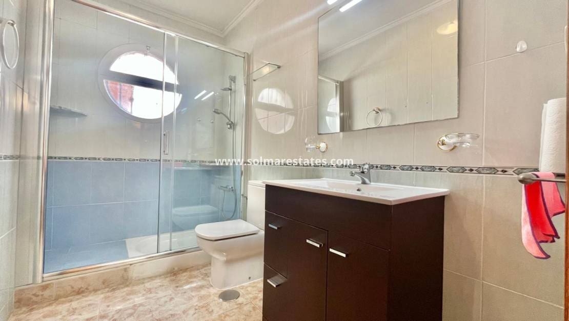 3 chambre Villa/Maison Semi-Mitoyenne à vendre à Playa Flamenca avec piscine - 229 000 € (Ref: 9872101)