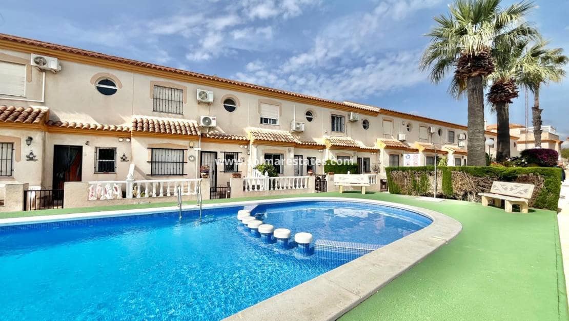 3 chambre Villa/Maison Semi-Mitoyenne à vendre à Playa Flamenca avec piscine - 229 000 € (Ref: 9872101)