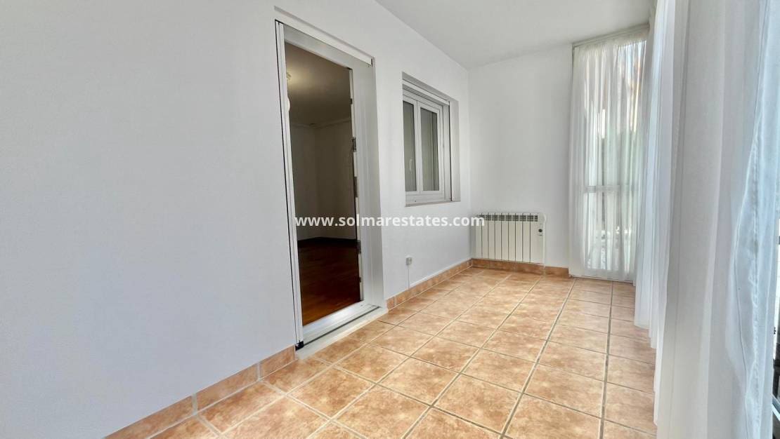 3 chambre Villa/Maison Semi-Mitoyenne à vendre à Playa Flamenca avec piscine - 229 000 € (Ref: 9872101)