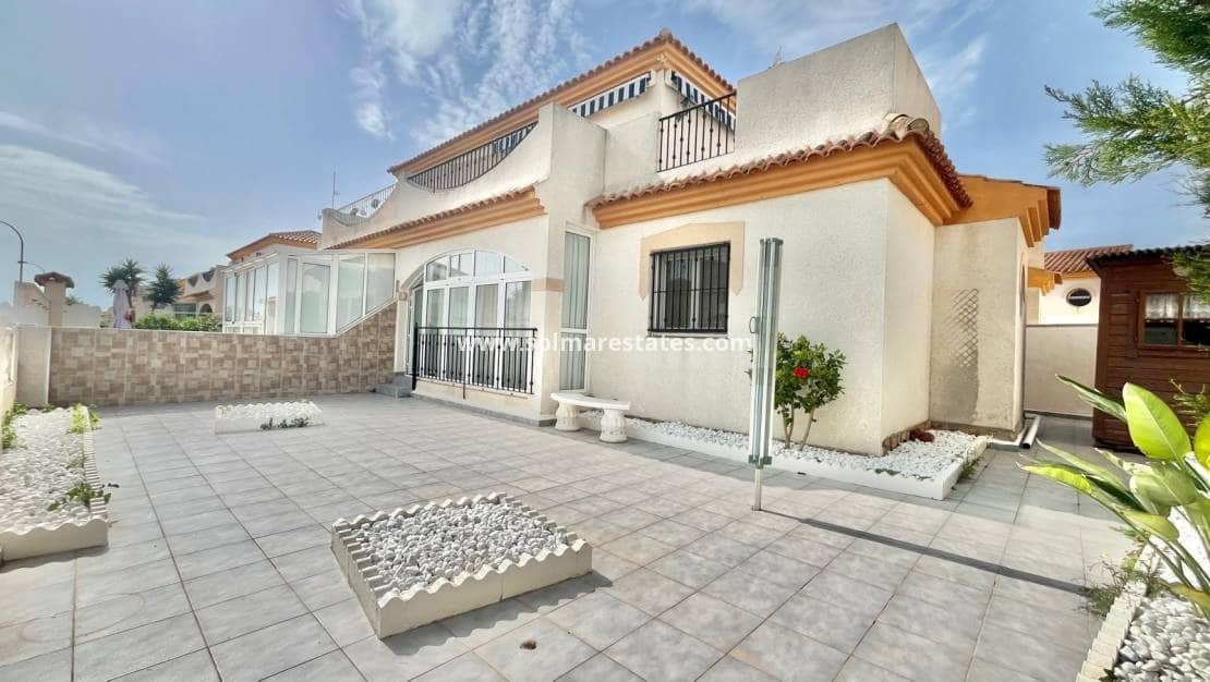 3 chambre Villa/Maison Semi-Mitoyenne à vendre à Playa Flamenca avec piscine - 229 000 € (Ref: 9872101)