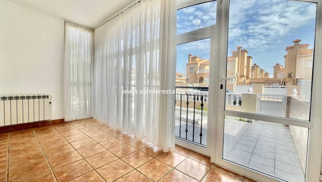 3 chambre Villa/Maison Semi-Mitoyenne à vendre à Playa Flamenca avec piscine - 229 000 € (Ref: 9872101)