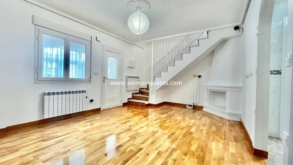 3 chambre Villa/Maison Semi-Mitoyenne à vendre à Playa Flamenca avec piscine - 229 000 € (Ref: 9872101)