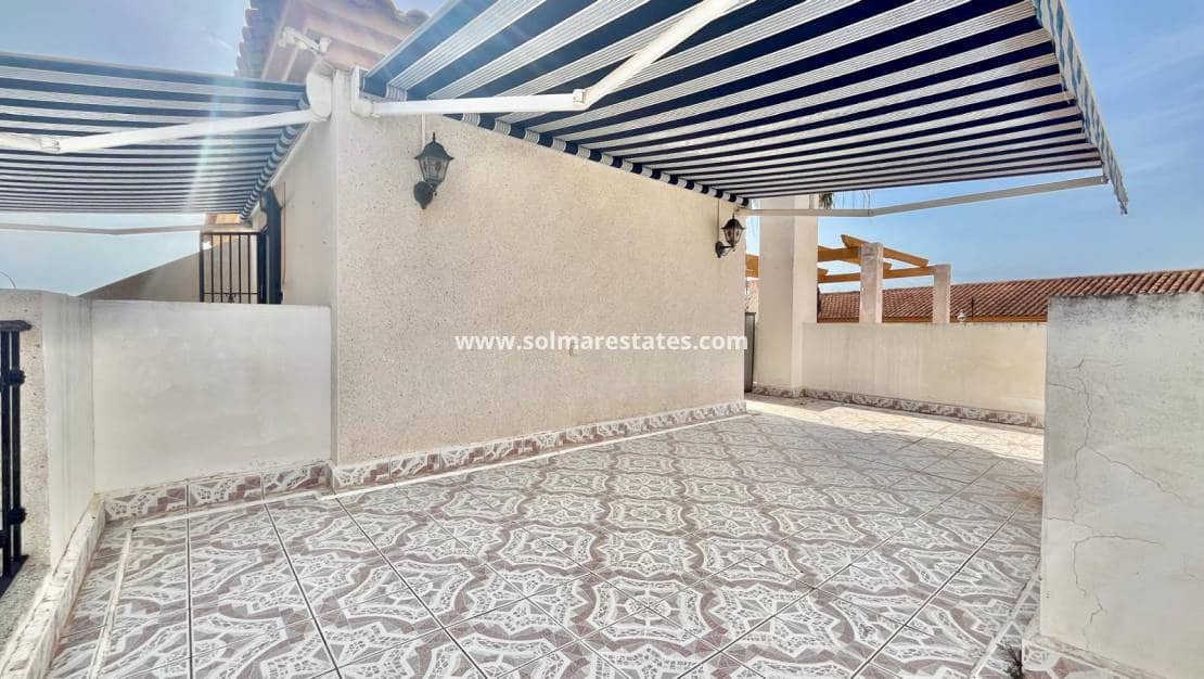 3 chambre Villa/Maison Semi-Mitoyenne à vendre à Playa Flamenca avec piscine - 229 000 € (Ref: 9872101)