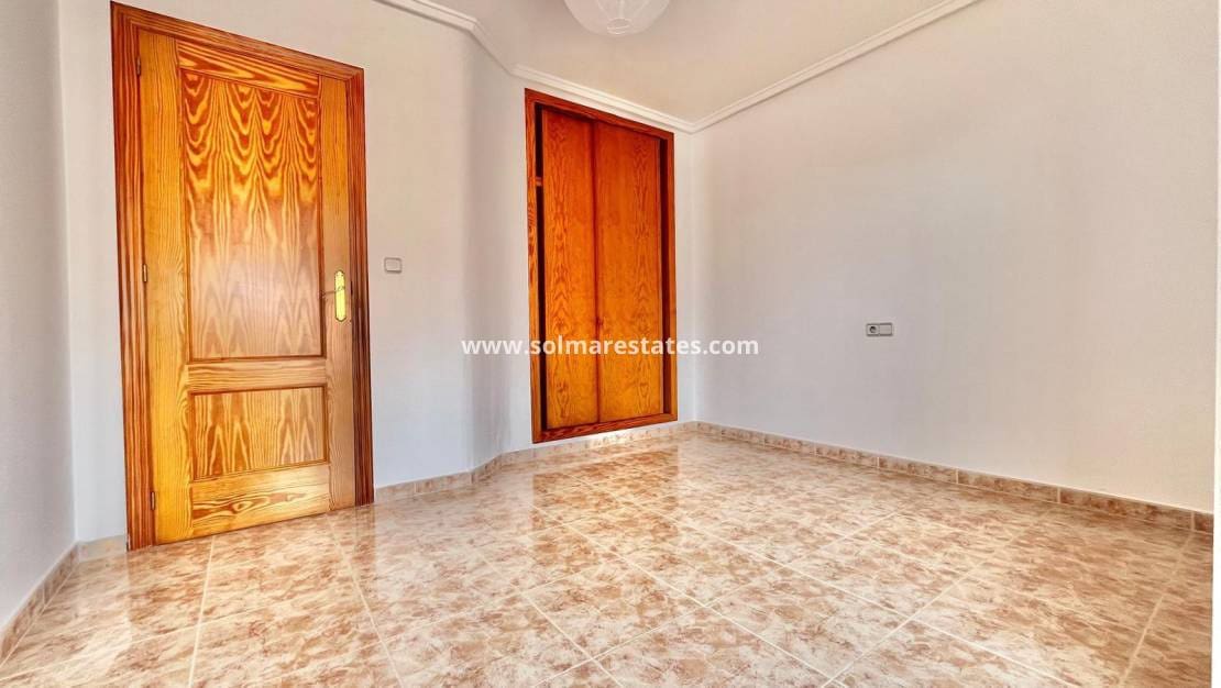 3 chambre Villa/Maison Semi-Mitoyenne à vendre à Playa Flamenca avec piscine - 229 000 € (Ref: 9872101)