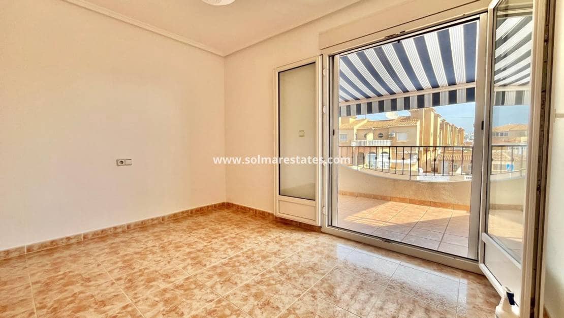3 chambre Villa/Maison Semi-Mitoyenne à vendre à Playa Flamenca avec piscine - 229 000 € (Ref: 9872101)