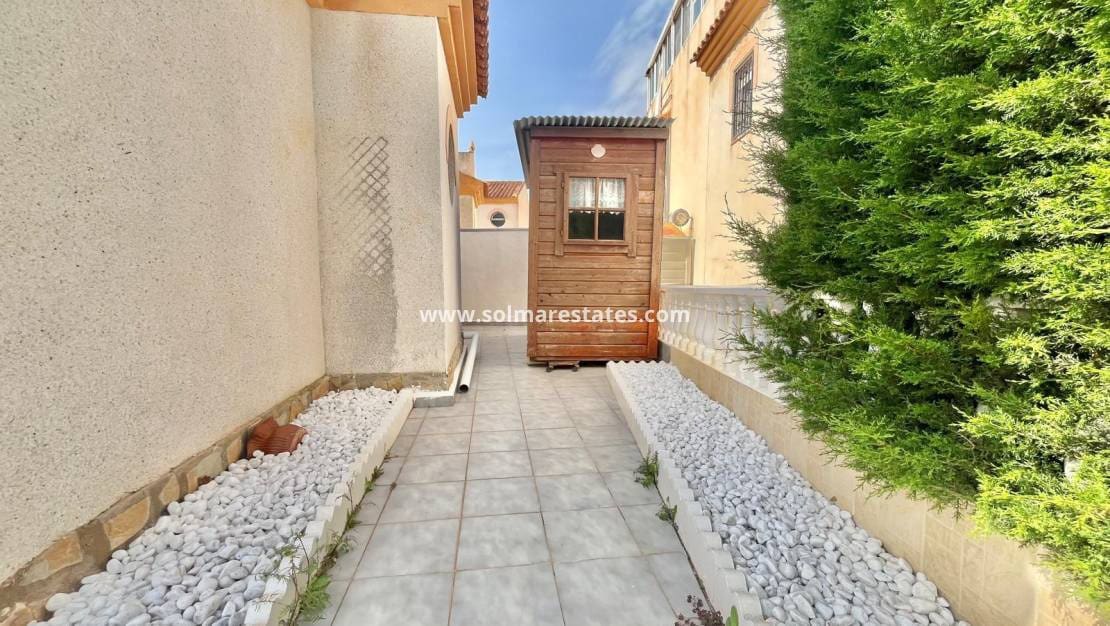 3 chambre Villa/Maison Semi-Mitoyenne à vendre à Playa Flamenca avec piscine - 229 000 € (Ref: 9872101)