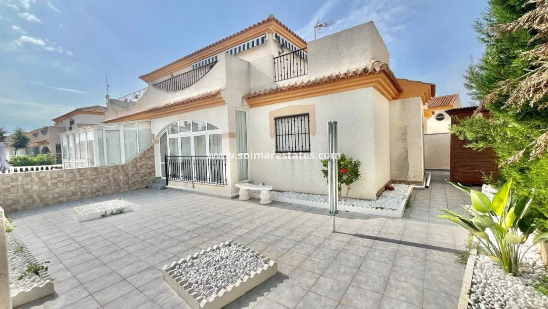 3 chambre Villa/Maison Semi-Mitoyenne à vendre à Playa Flamenca avec piscine - 229 000 € (Ref: 9872101)