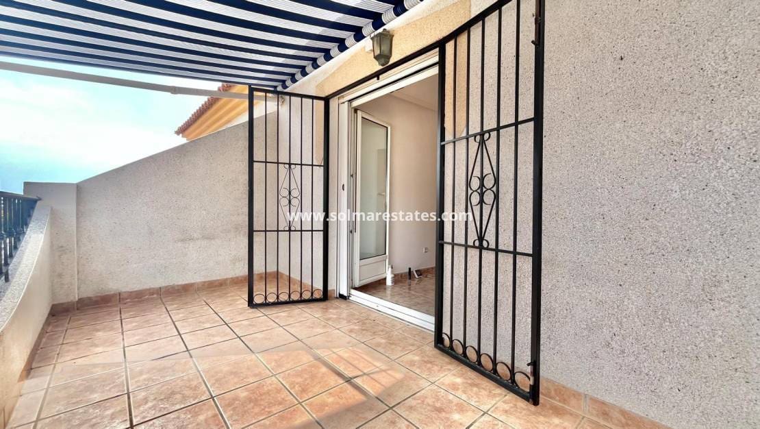 3 chambre Villa/Maison Semi-Mitoyenne à vendre à Playa Flamenca avec piscine - 229 000 € (Ref: 9872101)