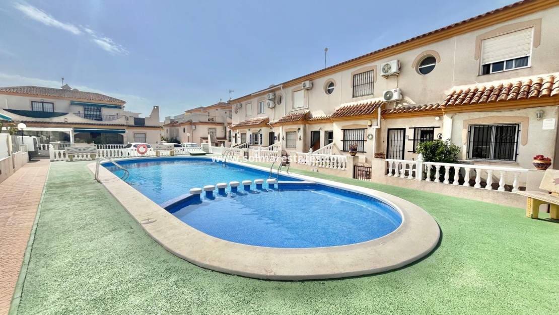 3 chambre Villa/Maison Semi-Mitoyenne à vendre à Playa Flamenca avec piscine - 229 000 € (Ref: 9872101)