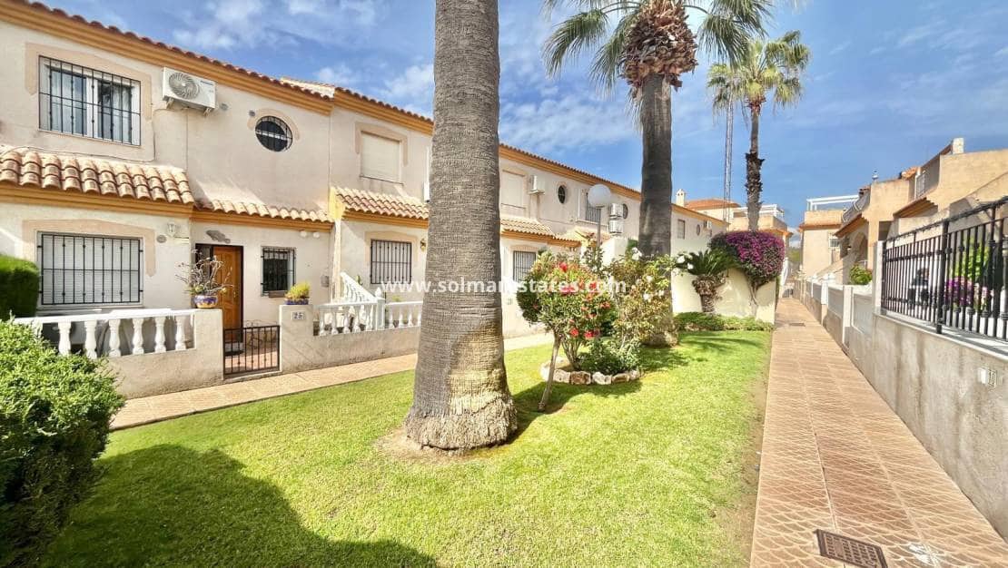 3 chambre Villa/Maison Semi-Mitoyenne à vendre à Playa Flamenca avec piscine - 229 000 € (Ref: 9872101)