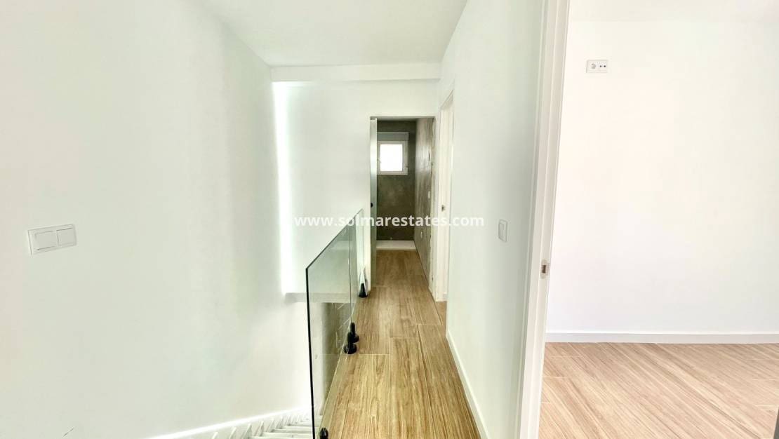 3 bedroom Townhouse for sale in Daya Vieja - € 165,900 (Ref: 9872391)