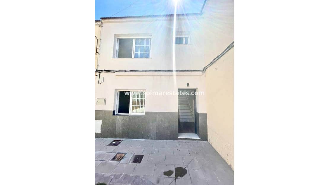 3 bedroom Townhouse for sale in Daya Vieja - € 165,900 (Ref: 9872391)