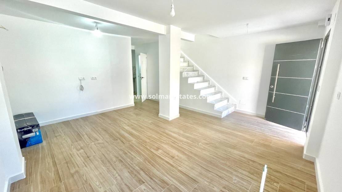 3 bedroom Townhouse for sale in Daya Vieja - € 165,900 (Ref: 9872391)