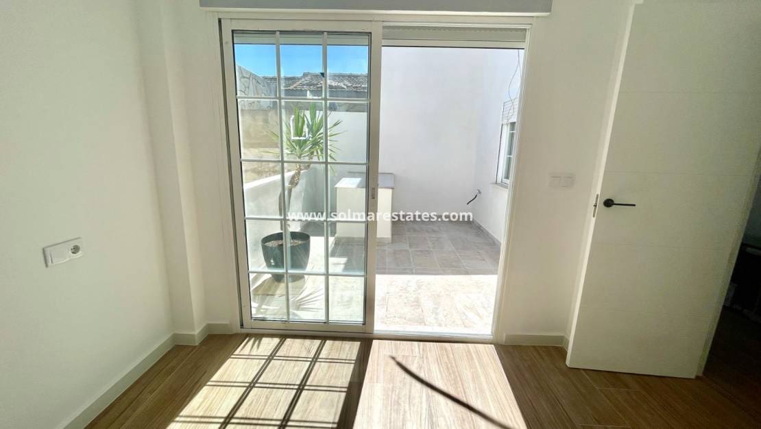 3 bedroom Townhouse for sale in Daya Vieja - € 165,900 (Ref: 9872391)