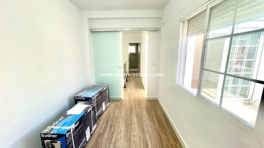 3 bedroom Townhouse for sale in Daya Vieja - € 165,900 (Ref: 9872391)