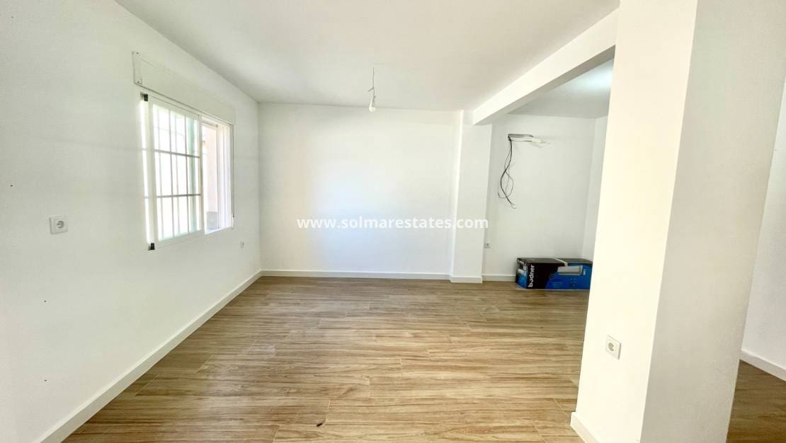 3 bedroom Townhouse for sale in Daya Vieja - € 165,900 (Ref: 9872391)