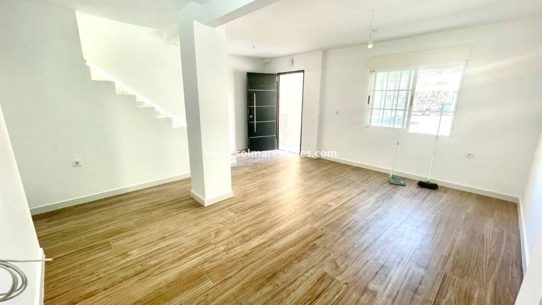 3 bedroom Townhouse for sale in Daya Vieja - € 165,900 (Ref: 9872391)