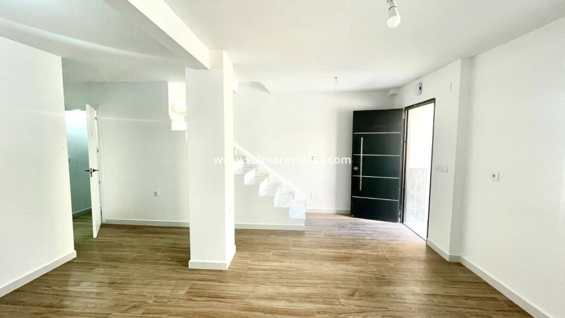 3 bedroom Townhouse for sale in Daya Vieja - € 165,900 (Ref: 9872391)