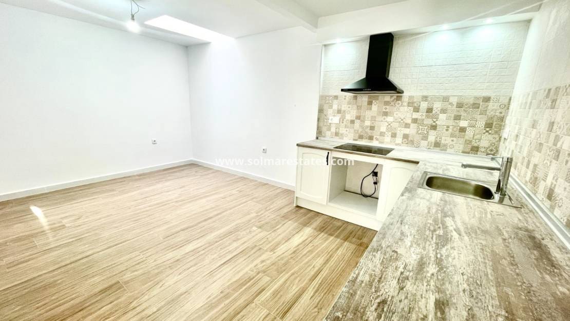 3 bedroom Townhouse for sale in Daya Vieja - € 165,900 (Ref: 9872391)