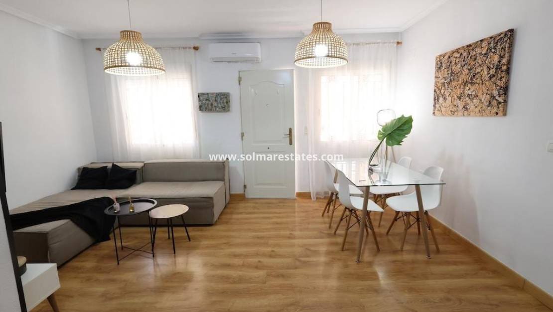 3 chambre Maison de Ville à vendre à Playa Flamenca avec piscine - 285 000 € (Ref: 9872394)