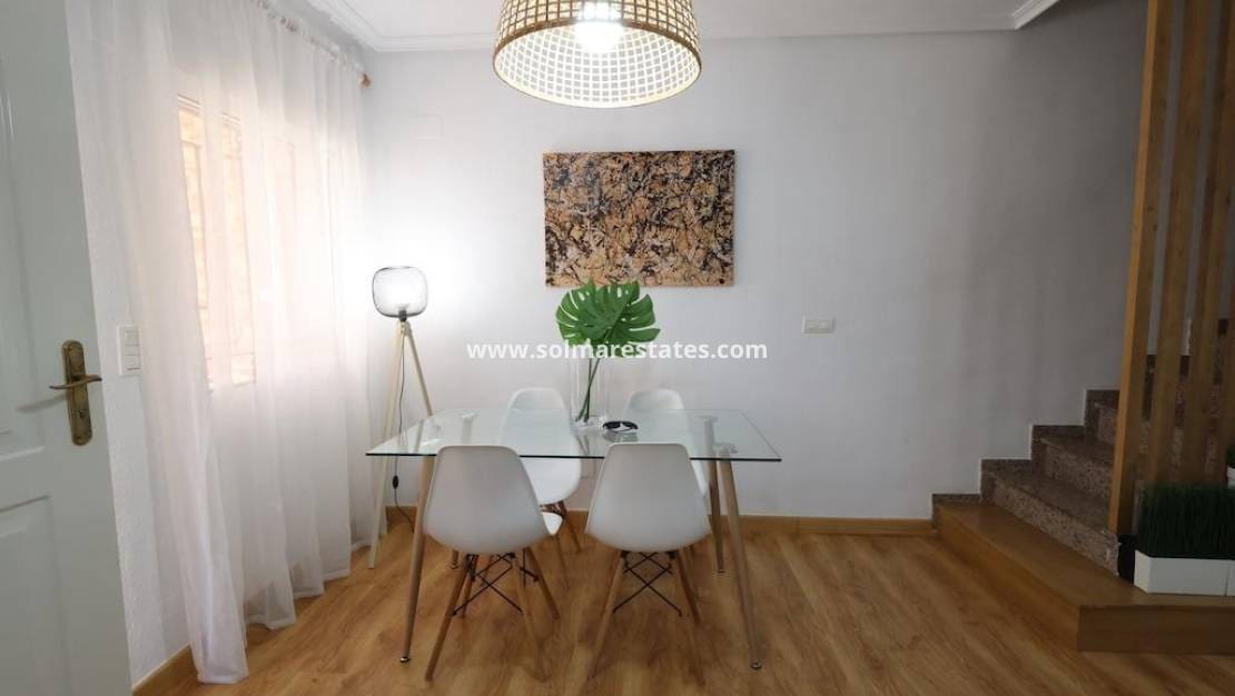 3 chambre Maison de Ville à vendre à Playa Flamenca avec piscine - 285 000 € (Ref: 9872394)
