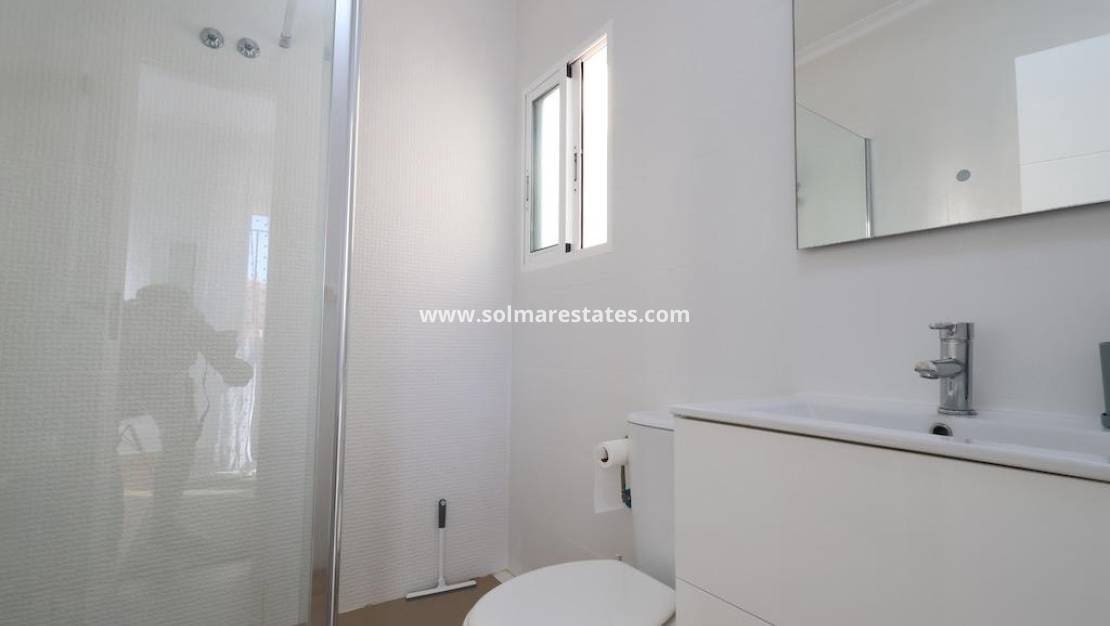 3 chambre Maison de Ville à vendre à Playa Flamenca avec piscine - 285 000 € (Ref: 9872394)