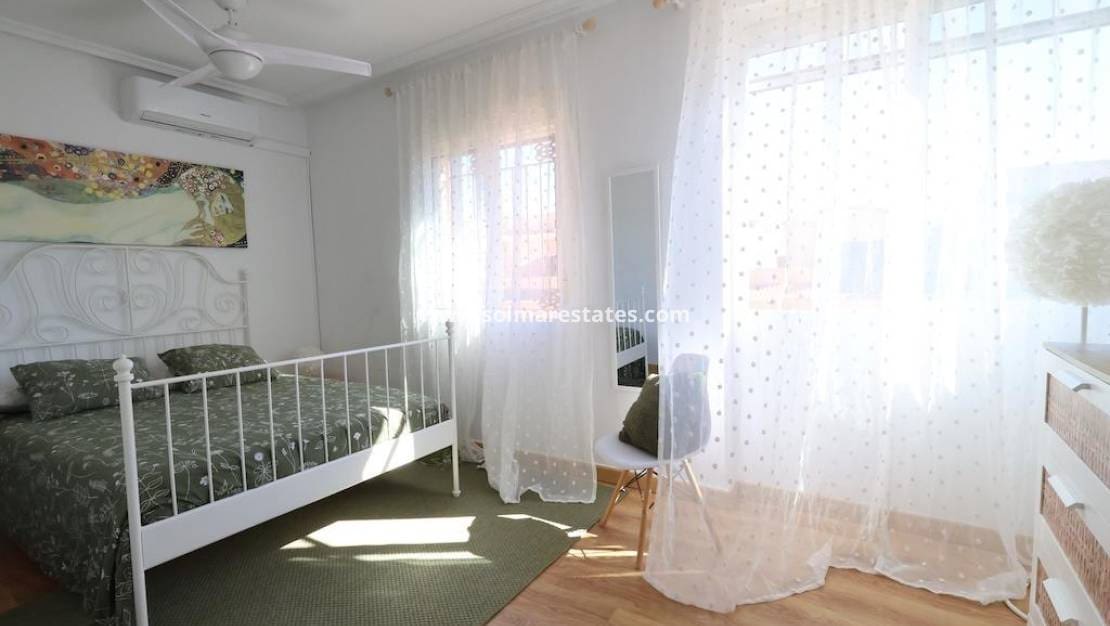 3 chambre Maison de Ville à vendre à Playa Flamenca avec piscine - 285 000 € (Ref: 9872394)
