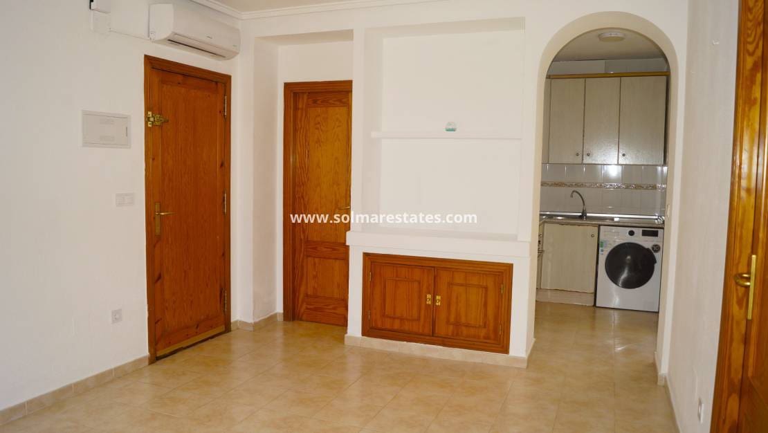Apartamento de 2 habitaciones en La Zenia en venta con piscina - 169.950 € (Ref: 9872515)