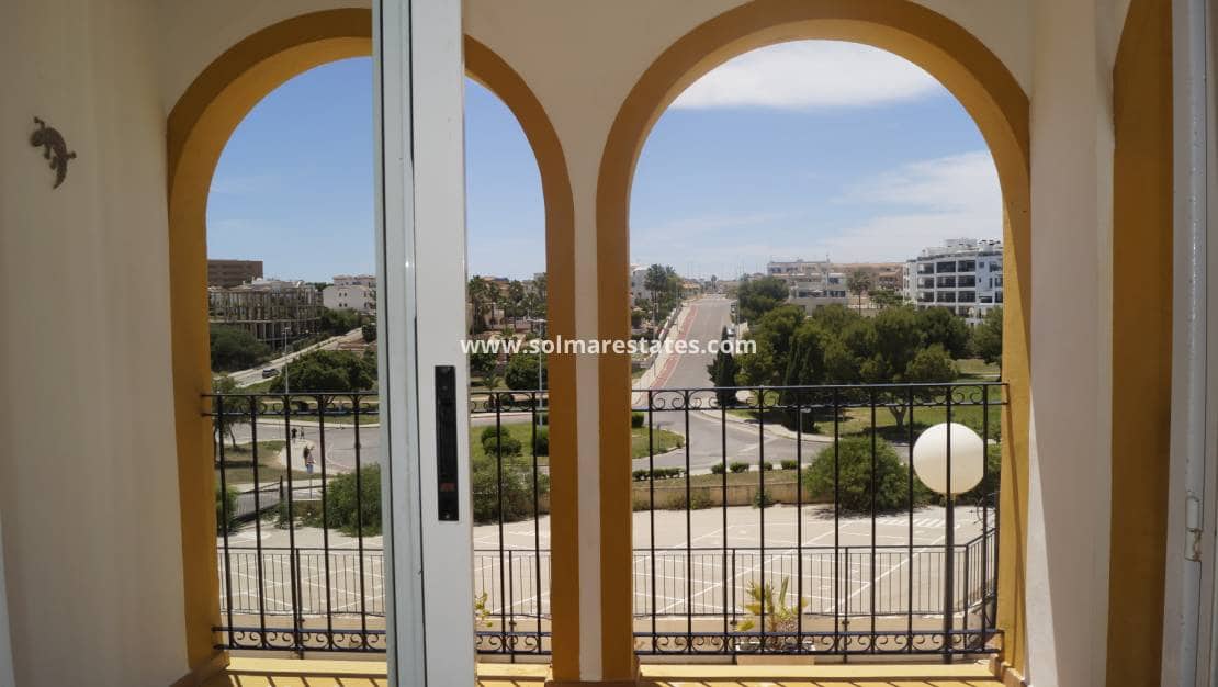 Apartamento de 2 habitaciones en La Zenia en venta con piscina - 169.950 € (Ref: 9872515)