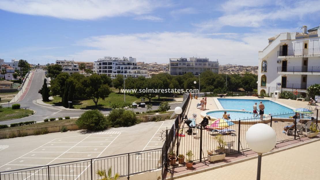 Apartamento de 2 habitaciones en La Zenia en venta con piscina - 169.950 € (Ref: 9872515)