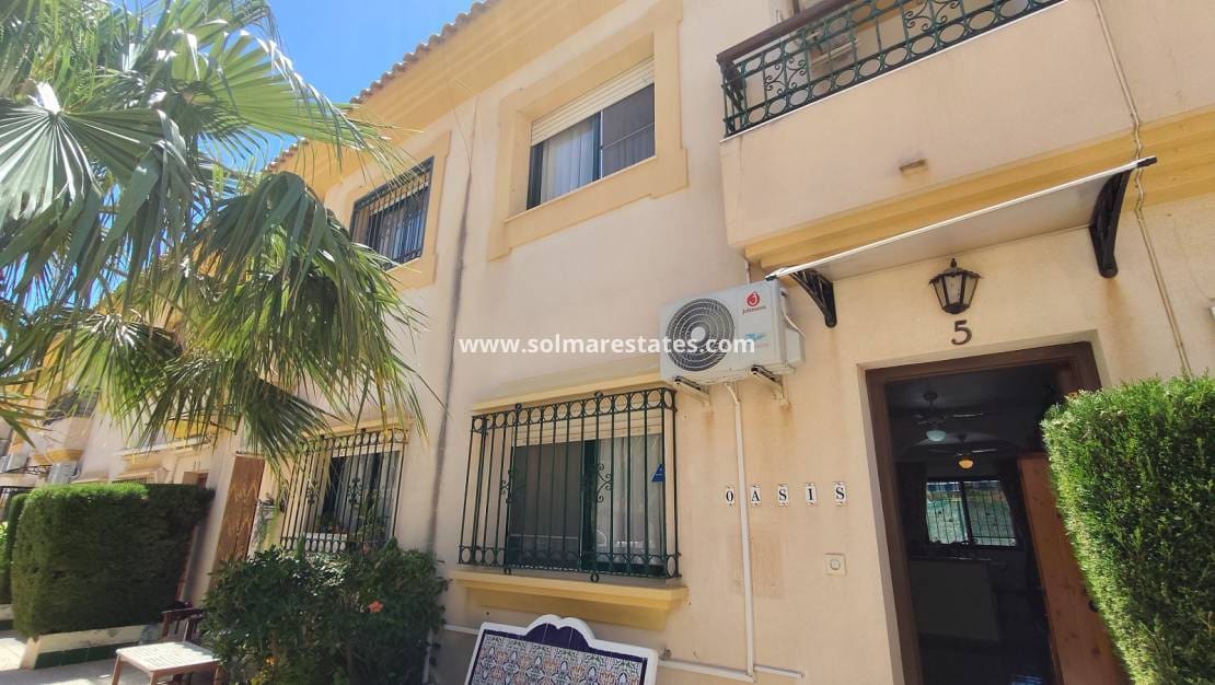3 slaapkamer Huis te koop in La Zenia met zwembad - € 250.000 (Ref: 9874179)