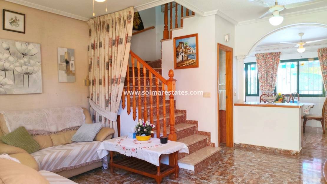 3 slaapkamer Huis te koop in La Zenia met zwembad - € 250.000 (Ref: 9874179)
