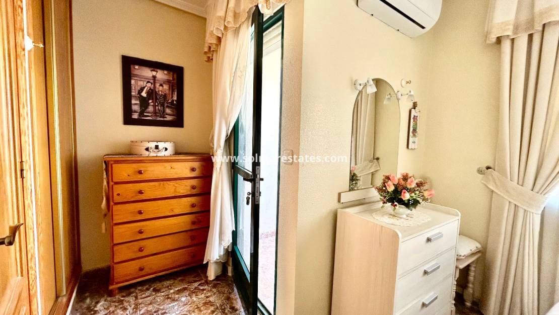 3 slaapkamer Huis te koop in La Zenia met zwembad - € 250.000 (Ref: 9874179)