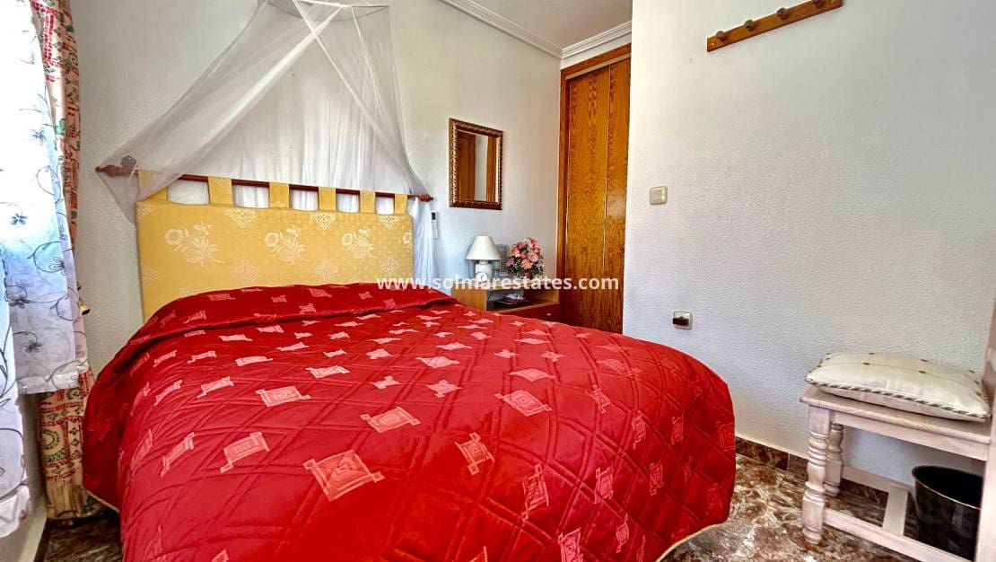 3 slaapkamer Huis te koop in La Zenia met zwembad - € 250.000 (Ref: 9874179)