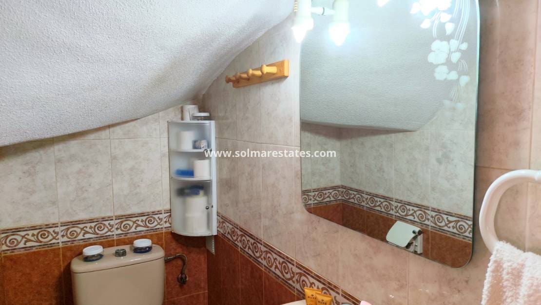 3 slaapkamer Huis te koop in La Zenia met zwembad - € 250.000 (Ref: 9874179)
