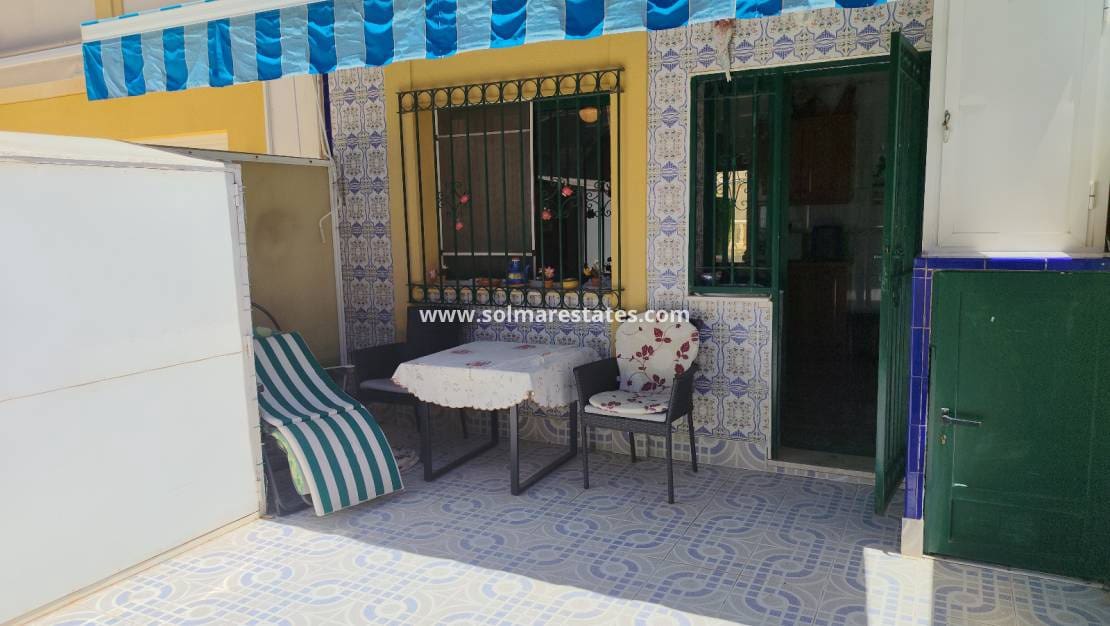 3 slaapkamer Huis te koop in La Zenia met zwembad - € 250.000 (Ref: 9874179)