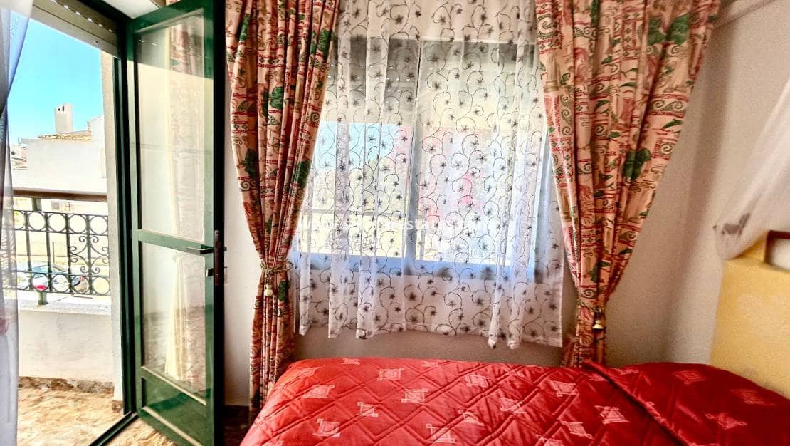 3 slaapkamer Huis te koop in La Zenia met zwembad - € 250.000 (Ref: 9874179)