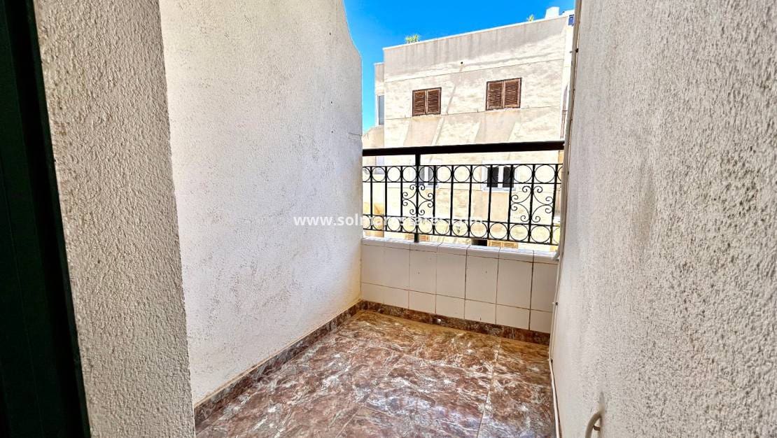 3 slaapkamer Huis te koop in La Zenia met zwembad - € 250.000 (Ref: 9874179)