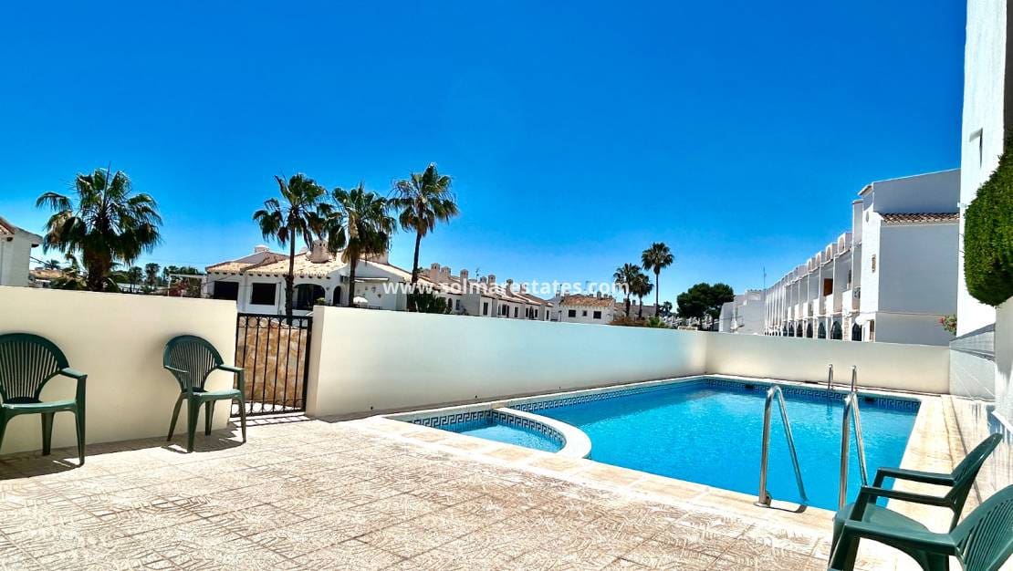 3 slaapkamer Huis te koop in La Zenia met zwembad - € 250.000 (Ref: 9874179)