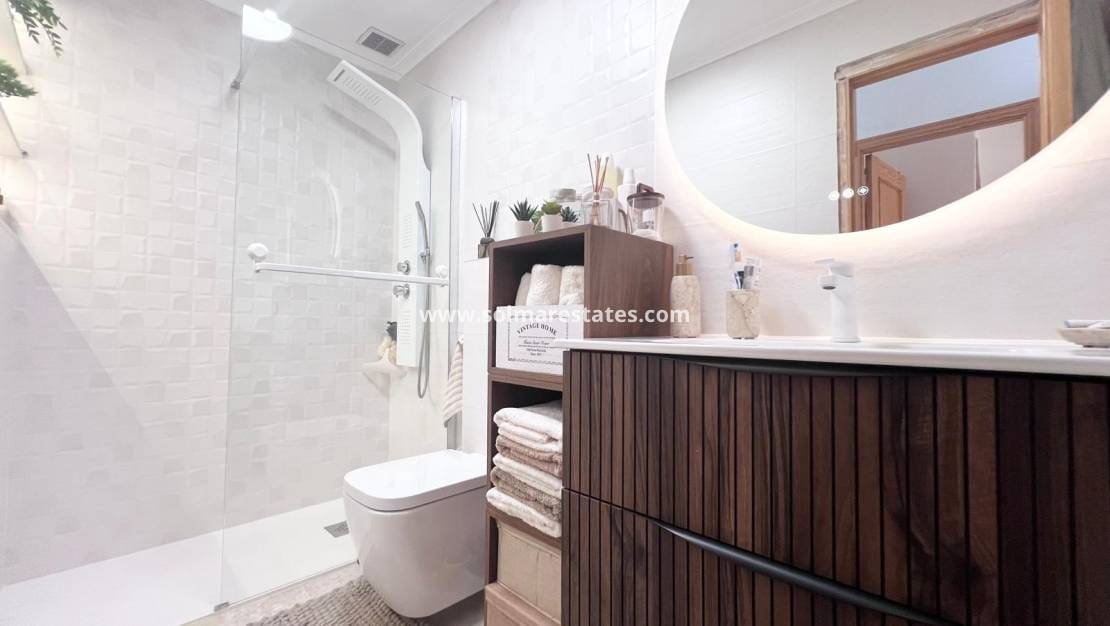 2 makuuhuone Huoneisto myytävänä paikassa Los Altos mukana uima-altaan - 169 000 € (Ref: 9876709)