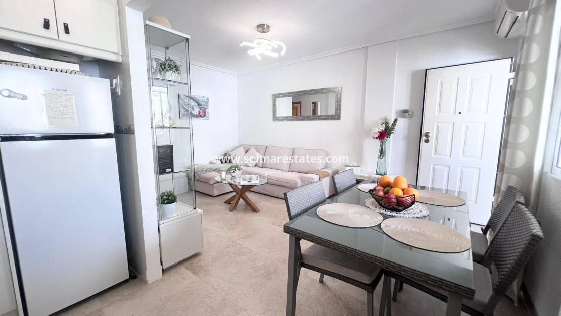 2 makuuhuone Huoneisto myytävänä paikassa Los Altos mukana uima-altaan - 169 000 € (Ref: 9876709)